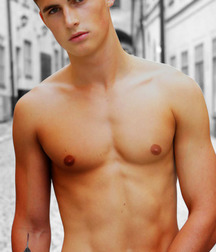 shirtless boys 5d4453c9880da.jpg