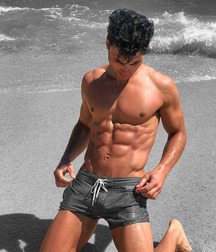 shirtless boys 5d4535f87c43f.jpg
