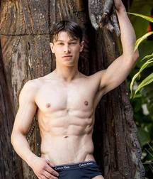 shirtless boys 5d45372bd18ec.jpg