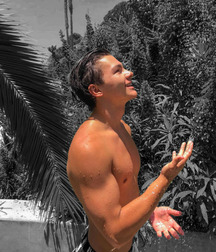 shirtless boys 5d4538229a57c.jpg