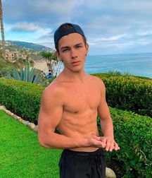 shirtless boys 5d46a15436efe.jpg