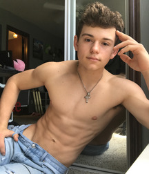 shirtless boys 5d46a16c37a17.jpg