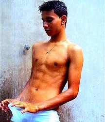 shirtless boys 5d46a32fe4781.jpg
