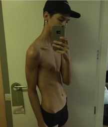 shirtless boys 5d46a34b453c5.jpg
