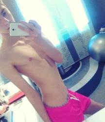 shirtless boys 5d46a3a46b5cf.jpg