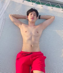 shirtless boys 5d485efb0890c.jpg