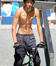 shirtless boys 5d4d8c289d9a9.jpg