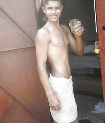 shirtless boys 5d4d8c3c325f3.jpg