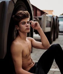 shirtless boys 5d4d8ded83ec0.jpg