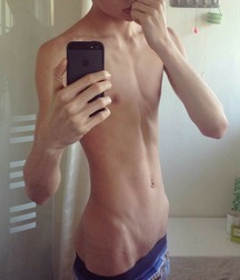 shirtless boys 5d4e7e3ce9335.jpg