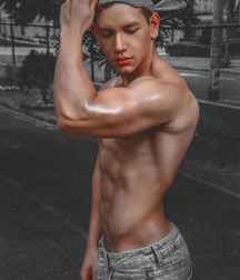 shirtless boys 5d4faf930b405.jpg