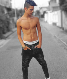 shirtless boys 5d5427292d5db.jpg