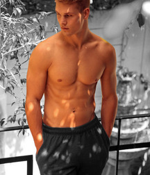 shirtless boys 5d5427329cdea.jpg