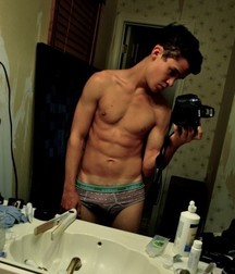 shirtless boys 5d56dc5f23b89.jpg