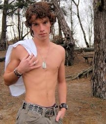 shirtless boys 5d56ddae644e3.jpg