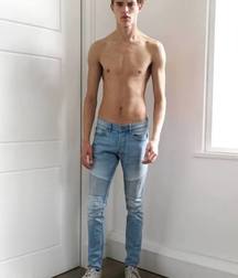 shirtless boys 5d591391c112c.jpg