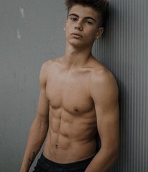 shirtless boys 5d5913998c633.jpg