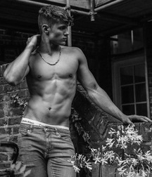 shirtless boys 5d5adf6430e7f.jpg