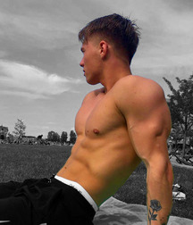 shirtless boys 5d5adff958579.jpg