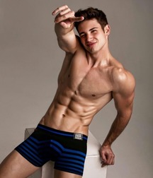 shirtless boys 5d5ae06abf06b.jpg