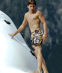 shirtless boys 5d5c3df991ef5.jpg