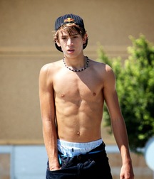 shirtless boys 5d5d7601c9658.jpg