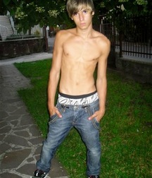 shirtless boys 5d5d76355bba7.jpg