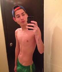 shirtless boys 5d5d76c26ee32.jpg