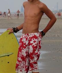 shirtless boys 5d600a1f733b1.jpg