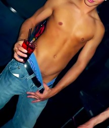 shirtless boys 5d600b15aa952.jpg