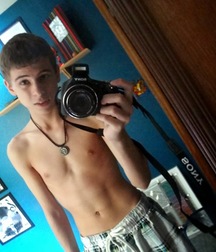 shirtless boys 5d600b2bebbd1.jpg
