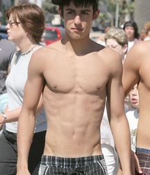 shirtless boys 5d600b3ec360d.jpg