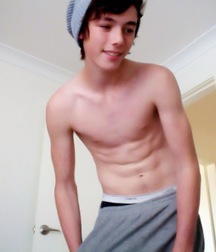 shirtless boys 5d600b74ee425.jpg