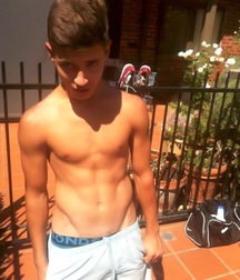 shirtless boys 5d6161564ed0c.jpg