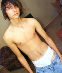 shirtless boys 5d6161d60bc1f.jpg