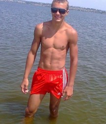 shirtless boys 5d643885156fe.jpg