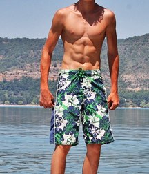 shirtless boys 5d643a3dde1ea.jpg