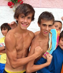 shirtless boys 5d695bf82392e.jpg