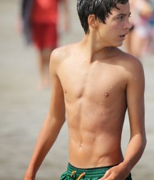 shirtless boys 5d695c406e15a.jpg