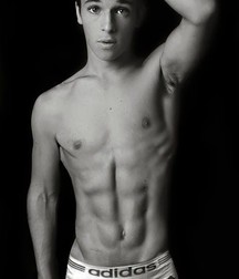 shirtless boys 5d6b80e54b27c.jpg