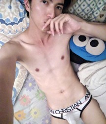 shirtless boys 5d70b4b9e1fb4.jpg
