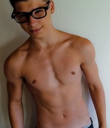 shirtless boys 5d70b544dd0bd.jpg