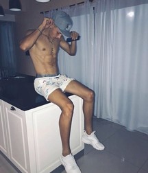 shirtless boys 5d73d9e1c385c.jpg