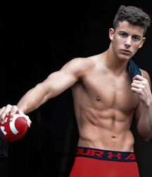 shirtless boys 5d73db073e334.jpg
