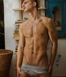 shirtless boys 5d7bba3a6bd12.png