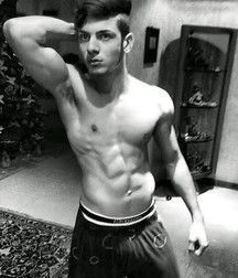 shirtless boys 5d811911ccb9a.jpg