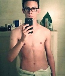 shirtless boys 5d81191b0b29c.jpg