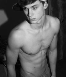 shirtless boys 5d8119644c3fd.jpg