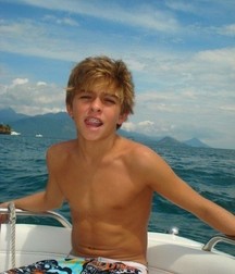 shirtless boys 5d8119f9a8419.jpg