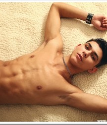 shirtless boys 5d8e2df50323a.jpg
